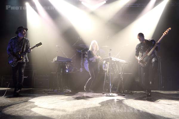 METRIC - 2018-11-08 - PARIS - Le Trianon - Emily Haines - James Shaw - Joshua Winstead